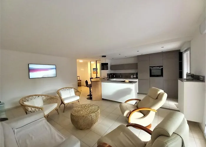 T3 Spacieux Dans De Standing * Fréjus